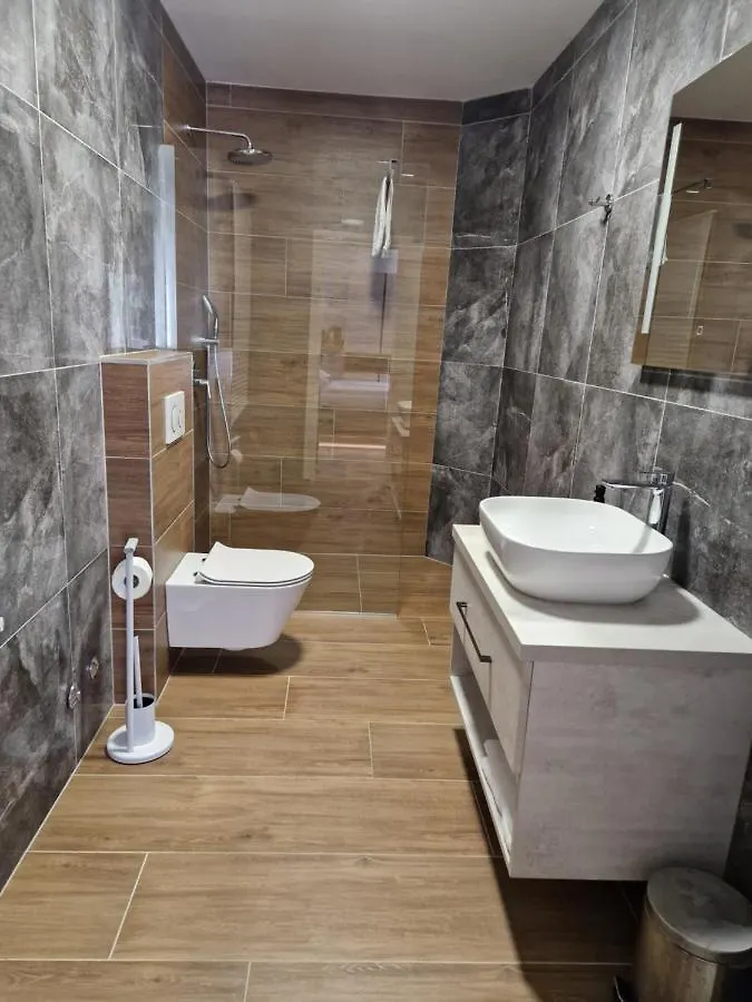 לינה וארוחת בוקר Rooms H&H רוביני