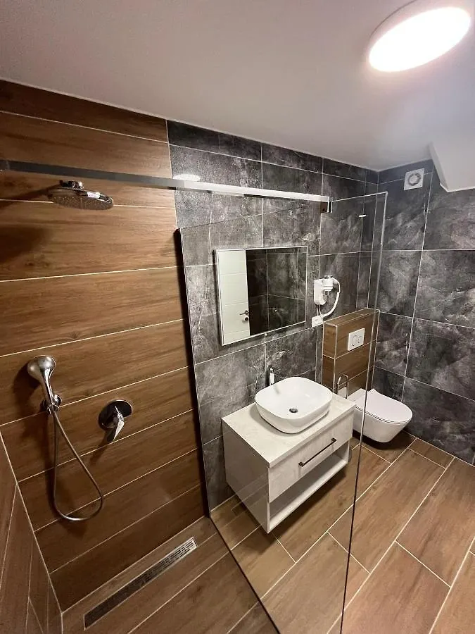 Rooms H&H רוביני