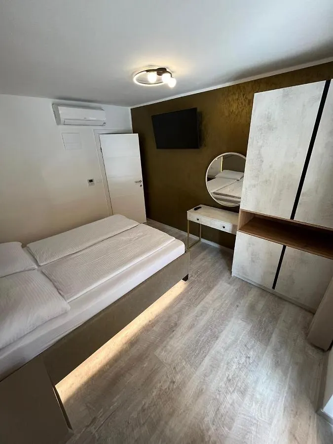 Rooms H&H רוביני לינה וארוחת בוקר