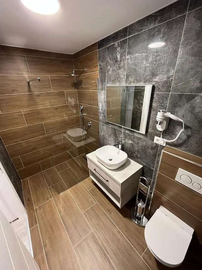 Rooms H&H רוביני לינה וארוחת בוקר